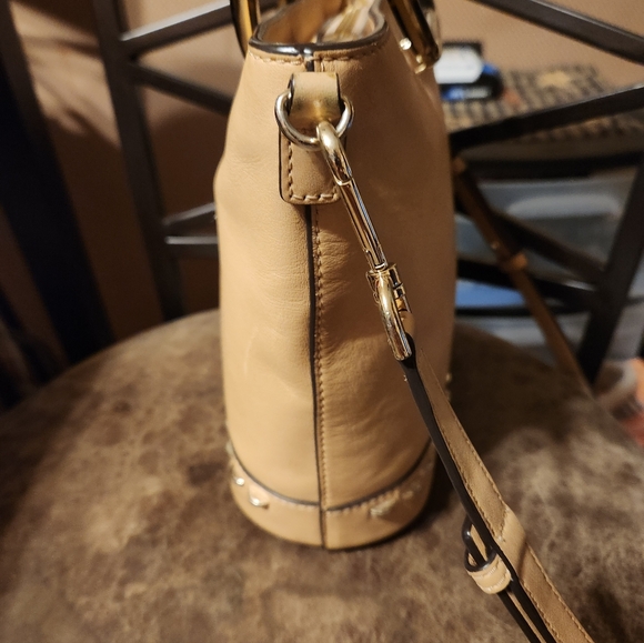 Michael Kors Herron Bucket Crossbody Bag - Picture 4 of 6